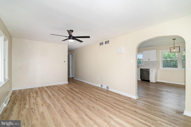 1318 MAIN ST, Harrisburg, PA 17113