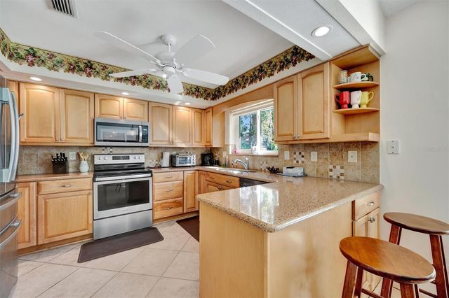 5721 GARDEN LAKES MAJESTIC, Bradenton, FL 34203