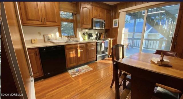 12 E Beardsley Avenue, Long Beach Twp, NJ 08008