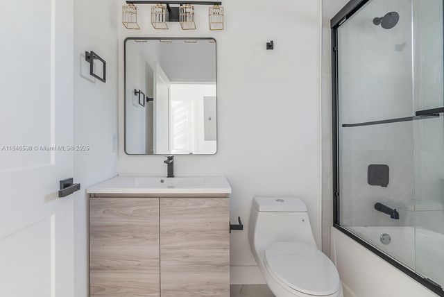 312 NW 9th St, Hallandale Beach, FL 33009