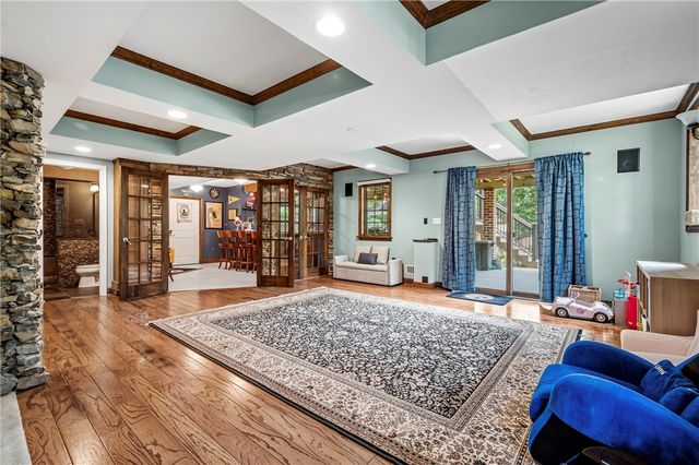 512 Laurel Oak Drive, Ohio Twp, PA 15143