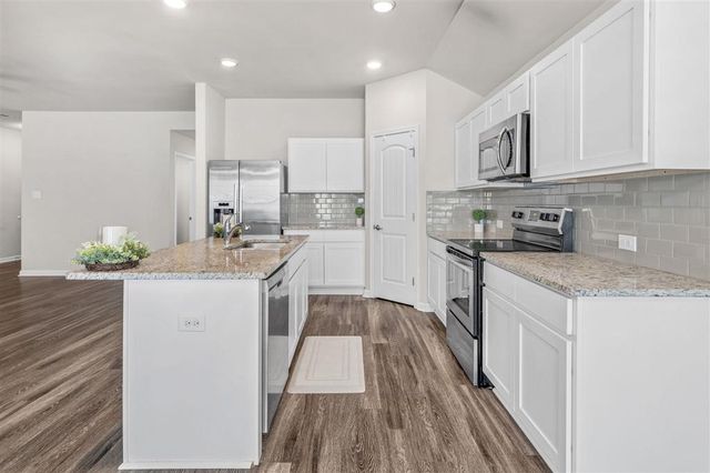 1075 S Berryvine Ln Lane, Lake Charles, LA 70611