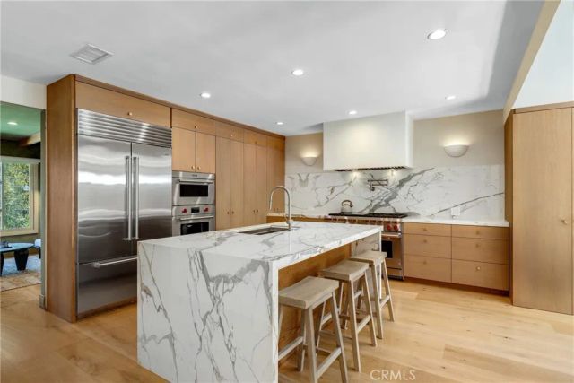 4060 Harclare Lane, Encino, CA 91436