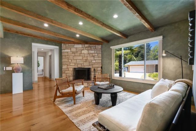 4060 Harclare Lane, Encino, CA 91436