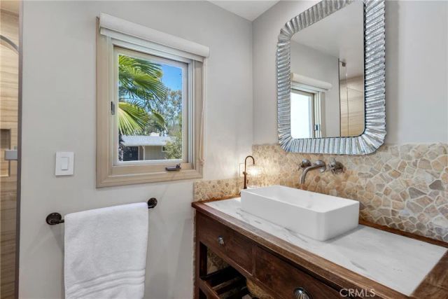 4060 Harclare Lane, Encino, CA 91436