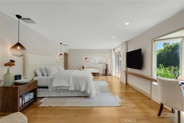 4060 Harclare Lane, Encino, CA 91436