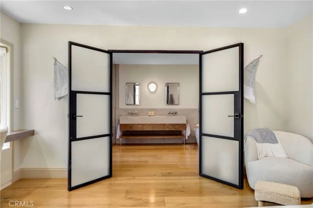 4060 Harclare Lane, Encino, CA 91436