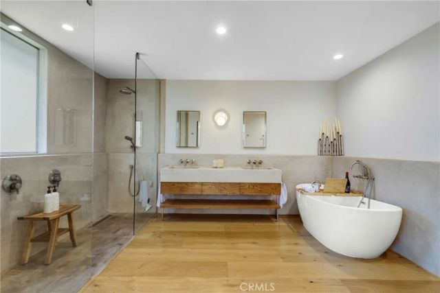 4060 Harclare Lane, Encino, CA 91436