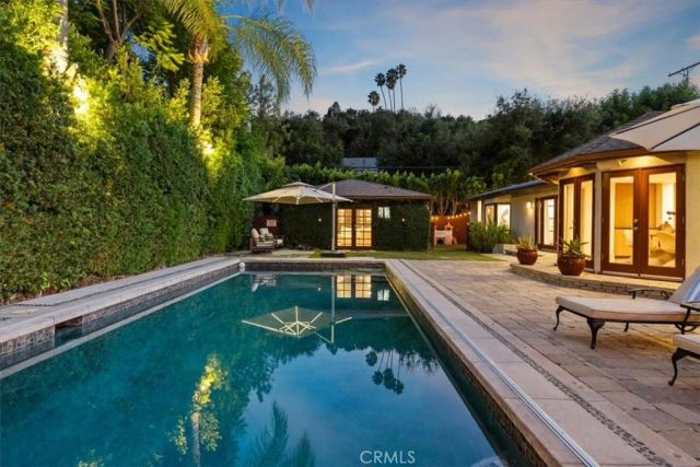 4060 Harclare Lane, Encino, CA 91436