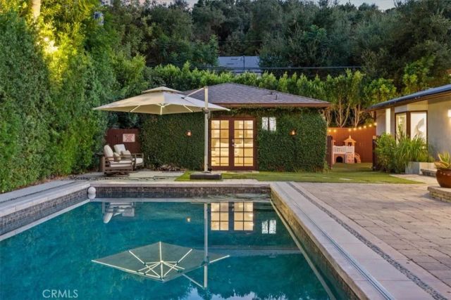 4060 Harclare Lane, Encino, CA 91436