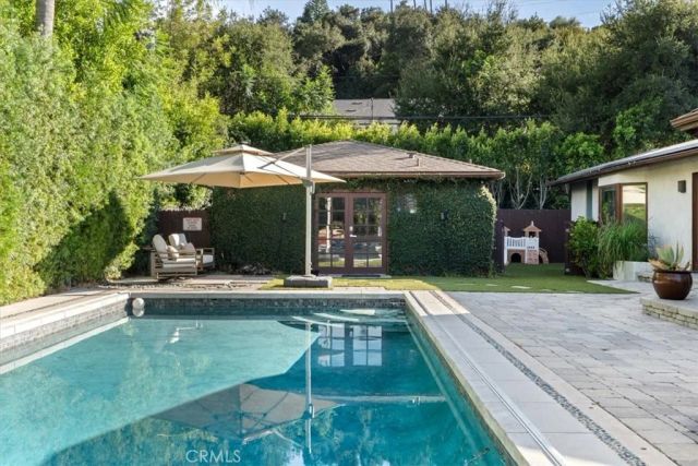 4060 Harclare Lane, Encino, CA 91436