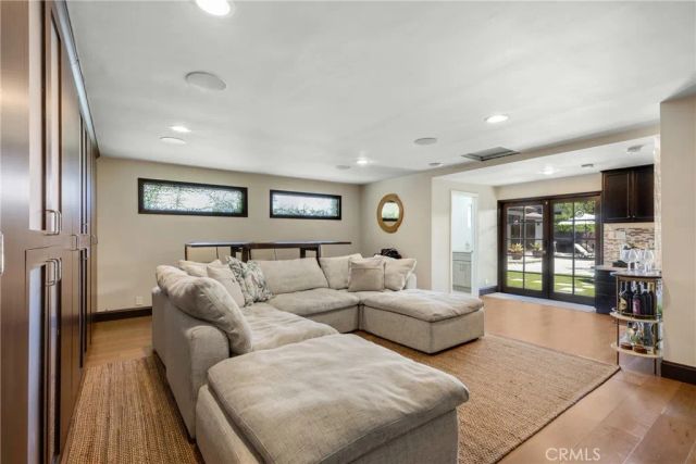 4060 Harclare Lane, Encino, CA 91436