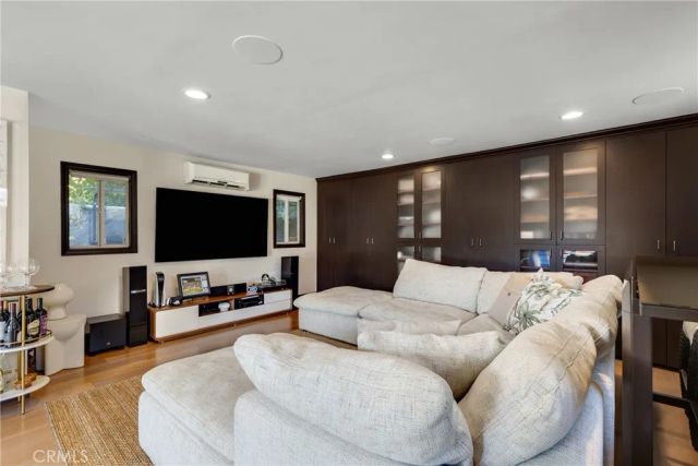 4060 Harclare Lane, Encino, CA 91436