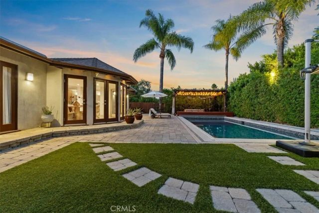 4060 Harclare Lane, Encino, CA 91436
