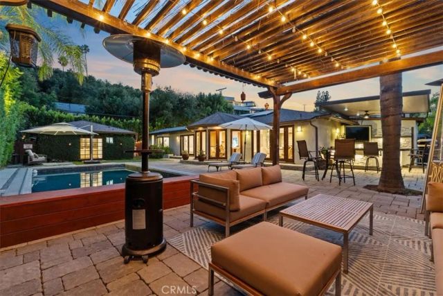 4060 Harclare Lane, Encino, CA 91436
