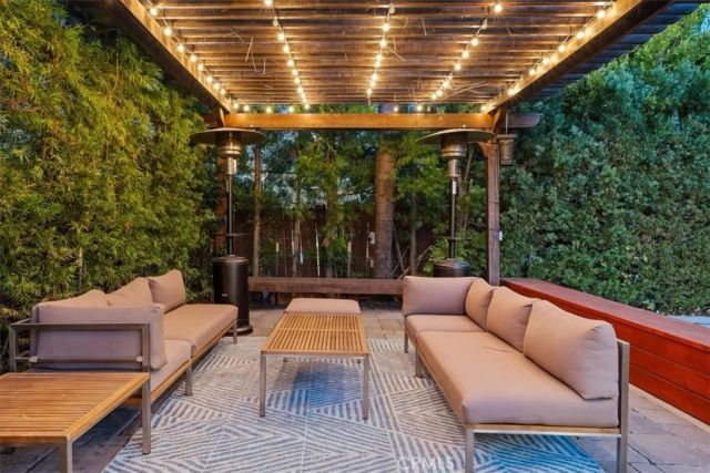 4060 Harclare Lane, Encino, CA 91436