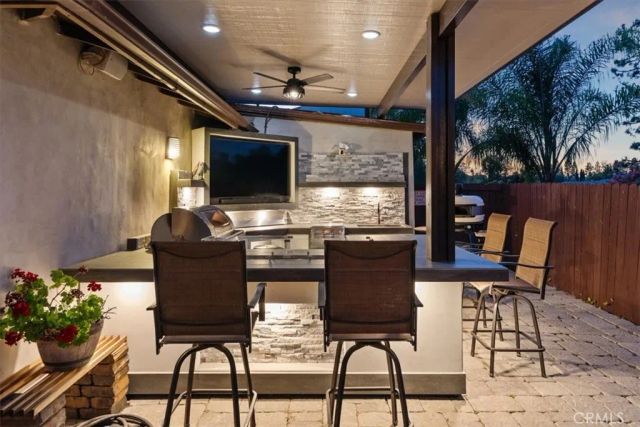 4060 Harclare Lane, Encino, CA 91436