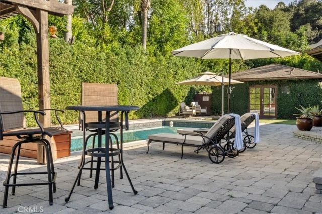 4060 Harclare Lane, Encino, CA 91436