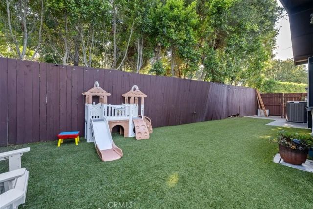 4060 Harclare Lane, Encino, CA 91436