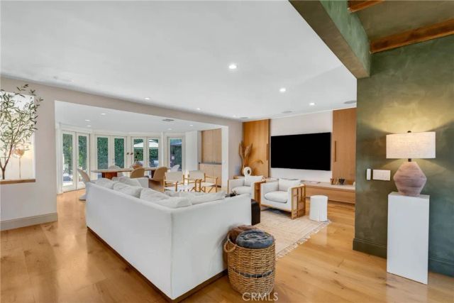 4060 Harclare Lane, Encino, CA 91436
