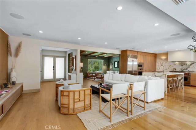 4060 Harclare Lane, Encino, CA 91436