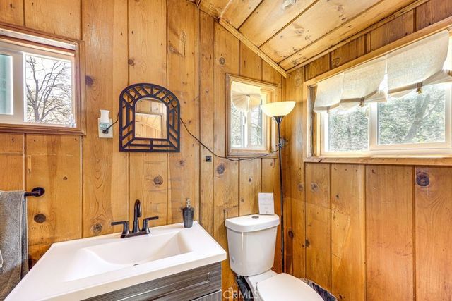 875 Virginia Court, Lake Arrowhead, CA 92352