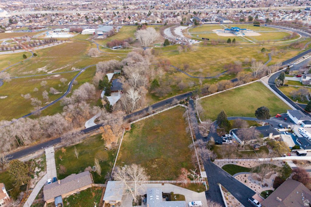 5048 S JORDAN CANAL RD, Taylorsville, UT 84129