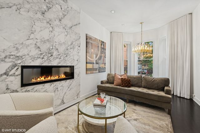 42 E Schiller Street, Chicago, IL 60610