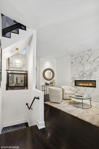 42 E Schiller Street, Chicago, IL 60610