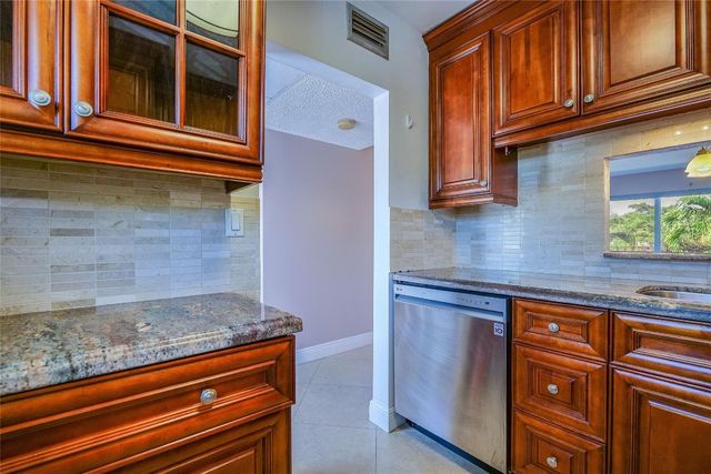 3431 NW 50th Avenue 206, Lauderdale Lakes, FL 33319