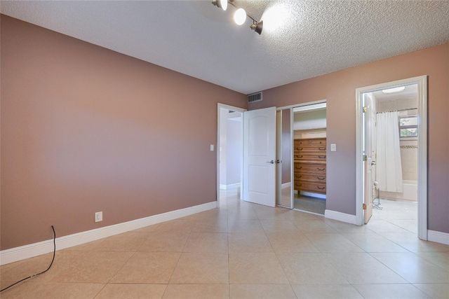 3431 NW 50th Avenue 206, Lauderdale Lakes, FL 33319