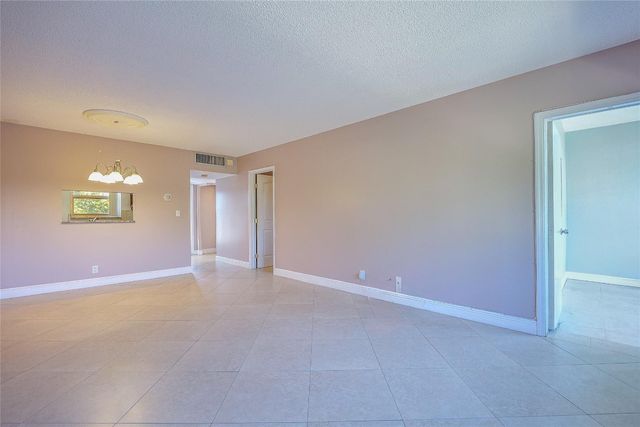 3431 NW 50th Avenue 206, Lauderdale Lakes, FL 33319