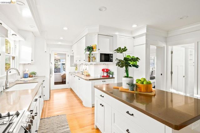 328 328 Glendale Avenue, Oakland, CA 94618