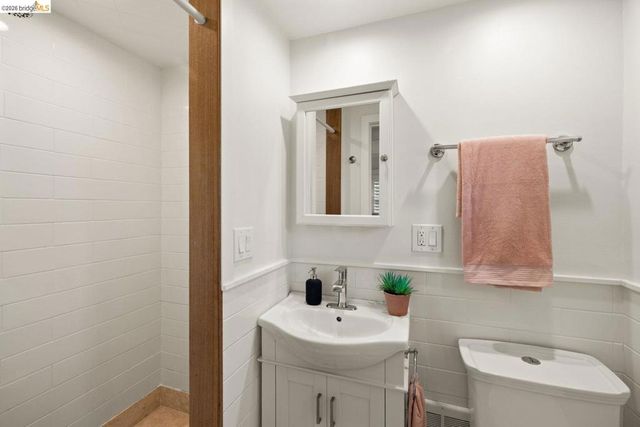 328 328 Glendale Avenue, Oakland, CA 94618