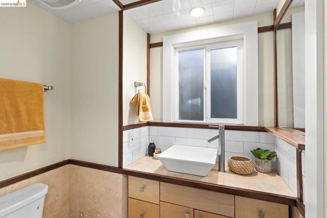 328 328 Glendale Avenue, Oakland, CA 94618