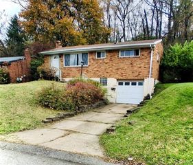 115 Keefer Dr, Penn Hills, PA 15235