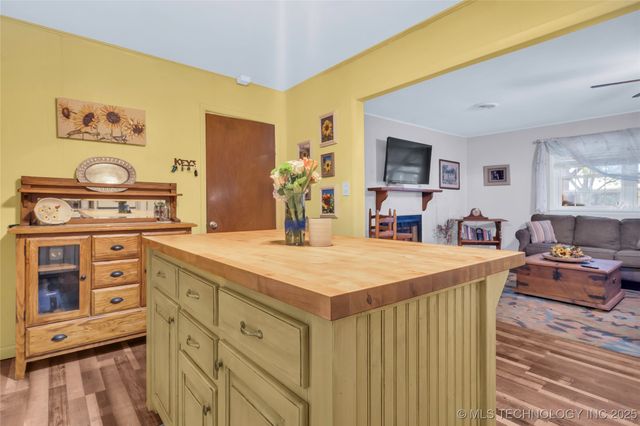 2324 N Plainview Road W, Ardmore, OK 73401