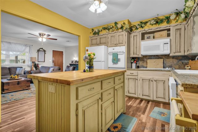 2324 N Plainview Road W, Ardmore, OK 73401