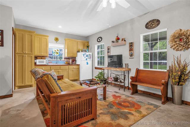 2324 N Plainview Road W, Ardmore, OK 73401