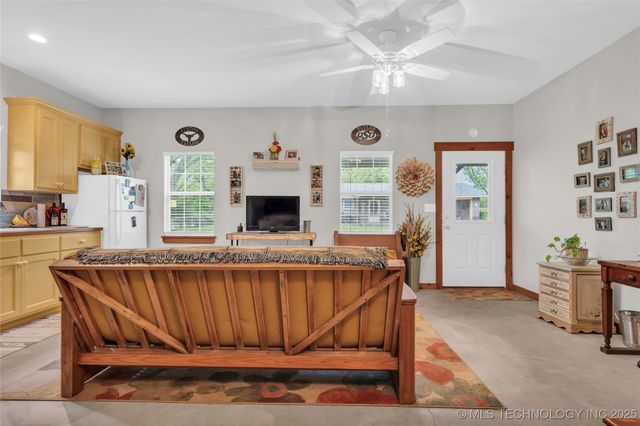 2324 N Plainview Road W, Ardmore, OK 73401