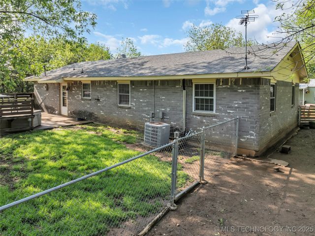 2324 N Plainview Road W, Ardmore, OK 73401
