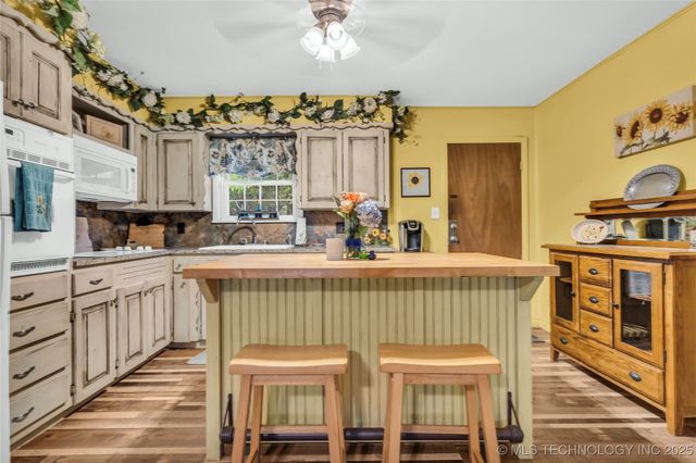 2324 N Plainview Road W, Ardmore, OK 73401