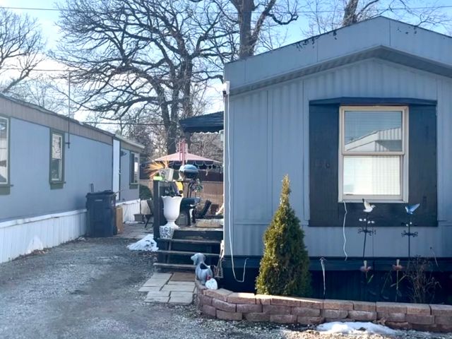 7240 107th Street W 136, Worth, IL 60482