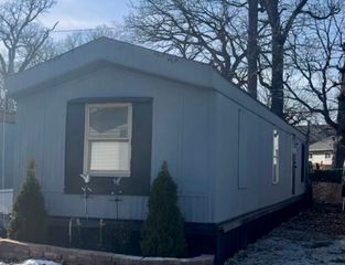 7240 107th Street W 136, Worth, IL 60482