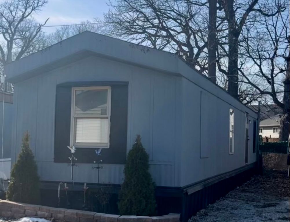 7240 107th Street W 136, Worth, IL 60482