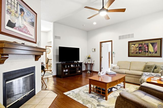 5953 SW 31st St, Topeka, KS 66614