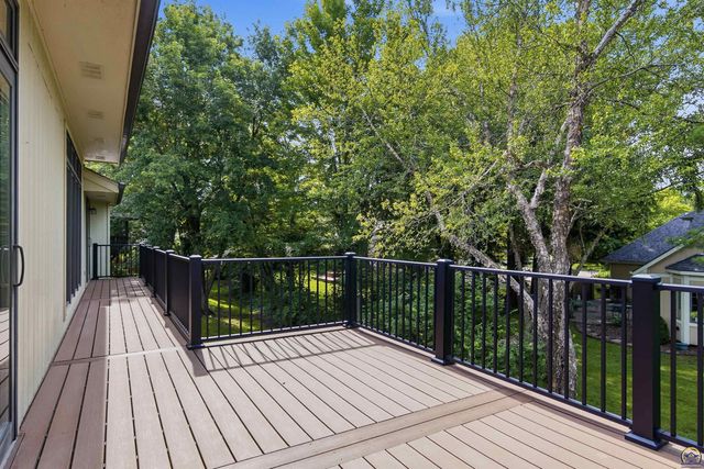 5953 SW 31st St, Topeka, KS 66614