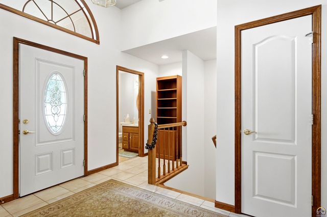 5953 SW 31st St, Topeka, KS 66614