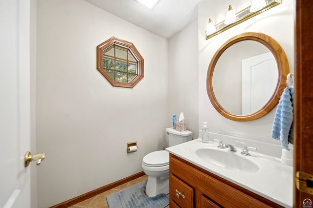 5953 SW 31st St, Topeka, KS 66614
