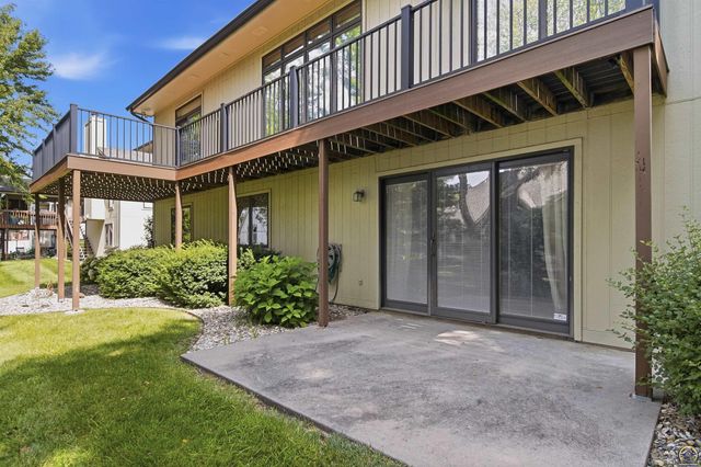 5953 SW 31st St, Topeka, KS 66614